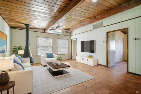 8440 Park Ave, Forestville, CA 95436