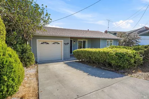 581 Summit Dr, Pinole, CA 94564
