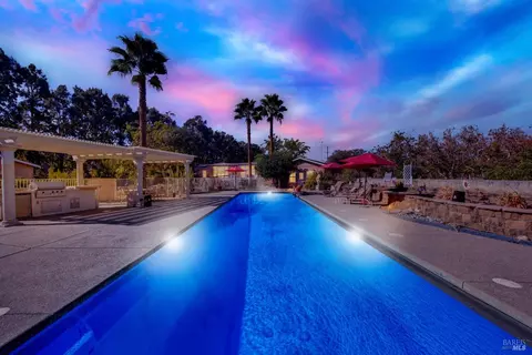 9150 Gaddini Rd, Winters, CA 95694