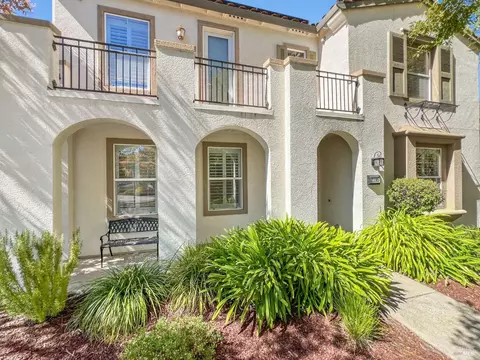 2195 Nectarine Dr, Santa Rosa, CA 95404