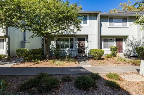 1712 Oldfield Way, Santa Rosa, CA 95401