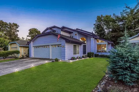 207 Dartmouth Way, Windsor, CA 95492