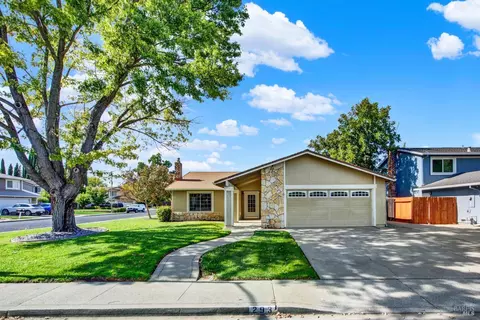 293 Woodhaven Dr, Vacaville, CA 95687