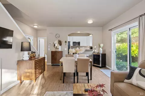 6 Bridgegate Way, Napa, CA 94559