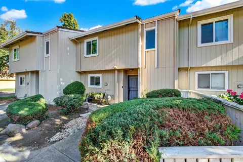 130 Arcadia Dr, Vacaville, CA 95687