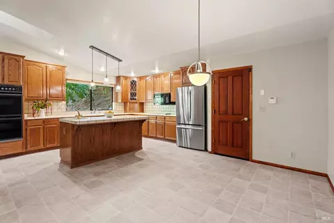 403 Crestview Dr, Ukiah, CA 95482 photo 10