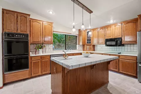 403 Crestview Dr, Ukiah, CA 95482 photo 12