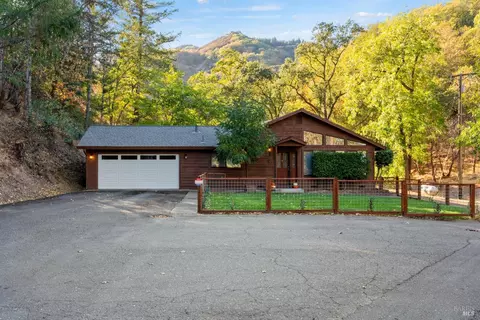 403 Crestview Dr, Ukiah, CA 95482