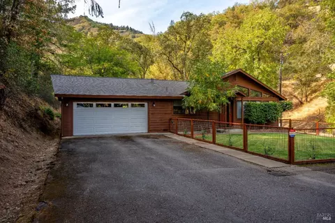 403 Crestview Dr, Ukiah, CA 95482 photo 2