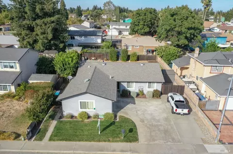 630 Mckenzie Dr, Dixon, CA 95620 photo 2