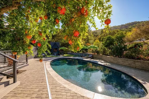 Exterior - 19334 Spring Dr, Sonoma, CA 95476 photo 9 of 29