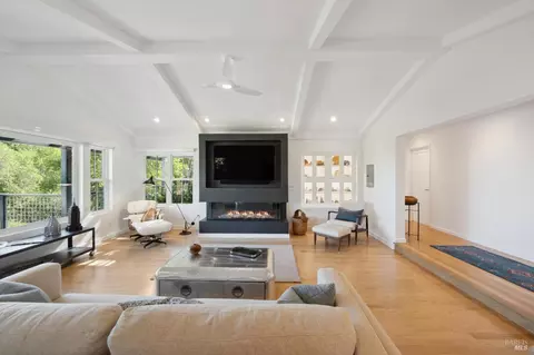 Living - 19334 Spring Dr, Sonoma, CA 95476 photo 4 of 4
