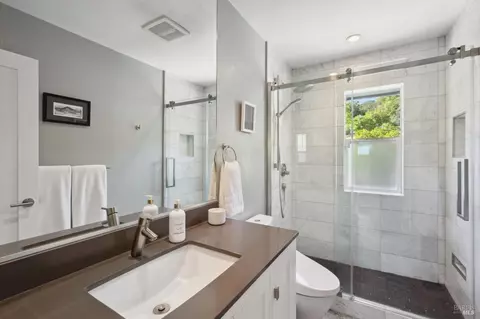 Bath - 19334 Spring Dr, Sonoma, CA 95476 photo 5 of 5