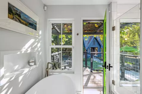 Bath - 19334 Spring Dr, Sonoma, CA 95476 photo 4 of 5