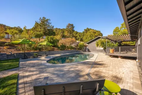 Exterior - 19334 Spring Dr, Sonoma, CA 95476 photo 8 of 29