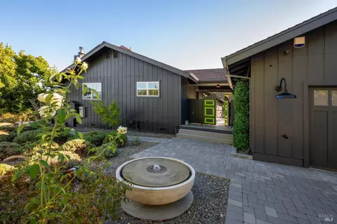Exterior - 19334 Spring Dr, Sonoma, CA 95476 photo 4 of 29