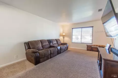 515 Mckenzie Dr, Dixon, CA 95620 photo 9