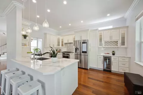 1881 Falcon Ridge Dr, Petaluma, CA 94954