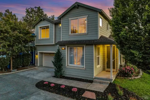 8938 Oakfield Ln, Windsor, CA 95492