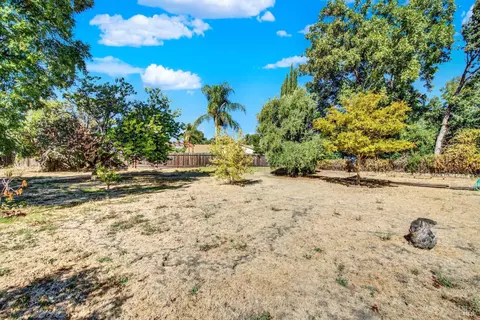 Exterior - 986 Davis St, Vacaville, CA 95687 photo 31 of 37