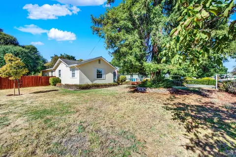 Exterior - 986 Davis St, Vacaville, CA 95687 photo 4 of 37