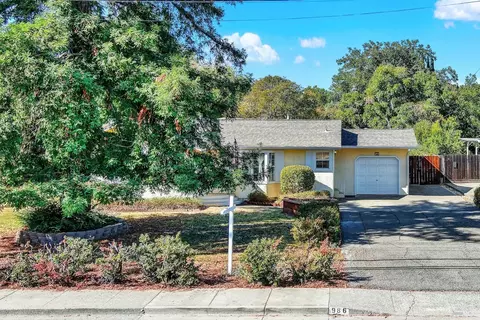 Exterior - 986 Davis St, Vacaville, CA 95687 photo 2 of 37