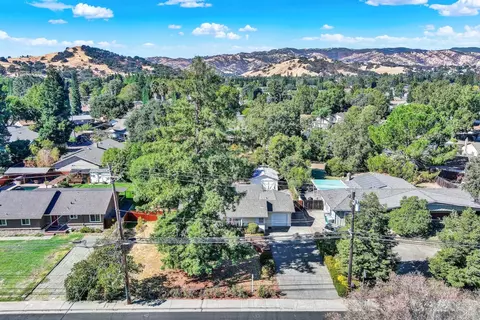 View/Area - 986 Davis St, Vacaville, CA 95687 photo 2 of 5