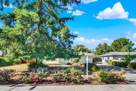 Exterior - 986 Davis St, Vacaville, CA 95687 photo 3 of 37