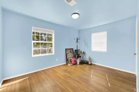 Bedroom - 986 Davis St, Vacaville, CA 95687 photo 3 of 10