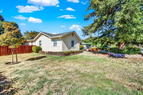 Exterior - 986 Davis St, Vacaville, CA 95687 photo 5 of 37