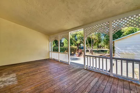 Exterior - 986 Davis St, Vacaville, CA 95687 photo 14 of 37