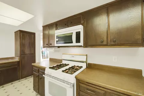 Kitchen - 986 Davis St, Vacaville, CA 95687 photo 7 of 7