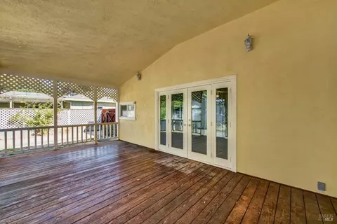 Exterior - 986 Davis St, Vacaville, CA 95687 photo 12 of 37