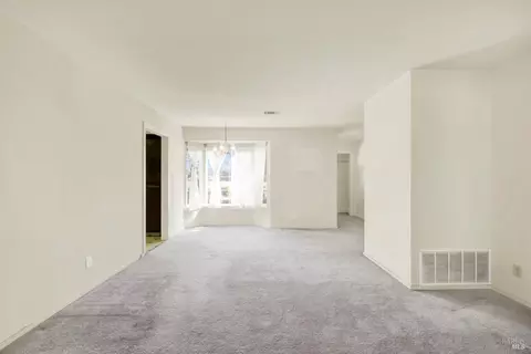 Living - 986 Davis St, Vacaville, CA 95687 photo 2 of 11