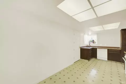 Kitchen - 986 Davis St, Vacaville, CA 95687 photo 3 of 7