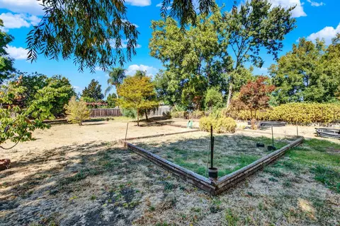 Exterior - 986 Davis St, Vacaville, CA 95687 photo 30 of 37