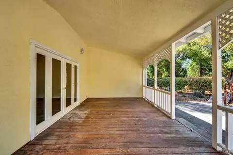 Exterior - 986 Davis St, Vacaville, CA 95687 photo 13 of 37