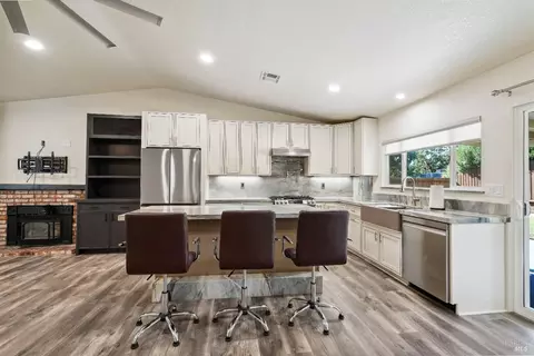 184 Edwin Dr, Vacaville, CA 95687 photo 9