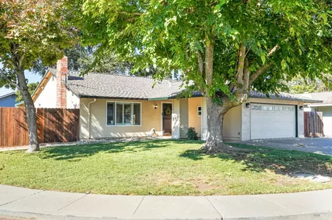 184 Edwin Dr, Vacaville, CA 95687 photo 2
