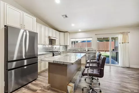 184 Edwin Dr, Vacaville, CA 95687 photo 8