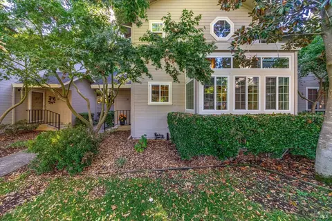 111 Valley Club Cir, Napa, CA 94558
