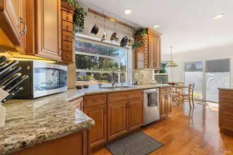 9570 Vancouver Ln, Windsor, CA 95492 photo 12