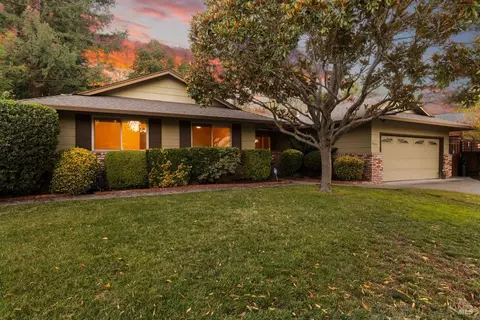 6625 Greenmeadow Dr, Santa Rosa, CA 95409