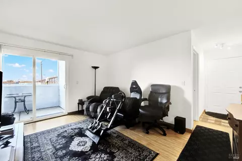 Living - 127 Lighthouse Dr, Vallejo, CA 94590 photo 1 of 4