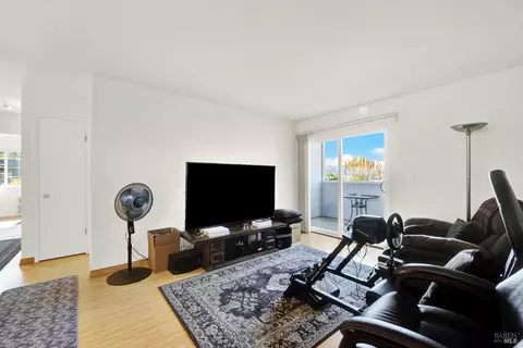 Living - 127 Lighthouse Dr, Vallejo, CA 94590 photo 3 of 4