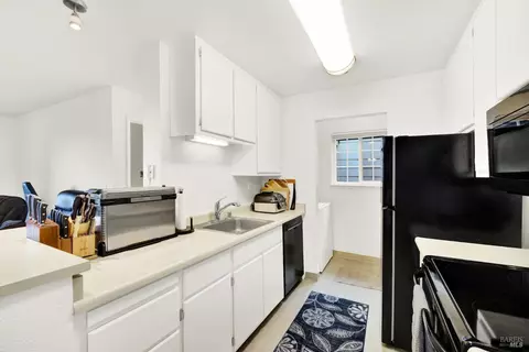 Kitchen - 127 Lighthouse Dr, Vallejo, CA 94590 photo 2 of 2