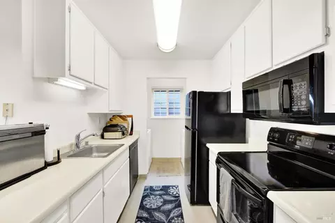 Kitchen - 127 Lighthouse Dr, Vallejo, CA 94590 photo 1 of 2