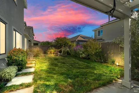 Exterior - 549 Honeysuckle Dr, Vacaville, CA 95687 photo 7 of 17