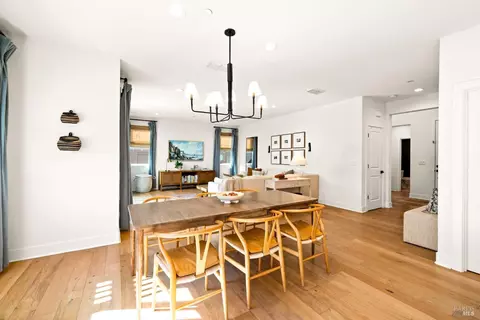 Dining - 549 Honeysuckle Dr, Vacaville, CA 95687 photo 5 of 6