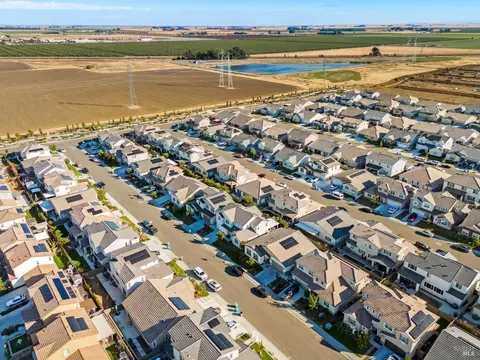 View/Area - 549 Honeysuckle Dr, Vacaville, CA 95687 photo 5 of 10